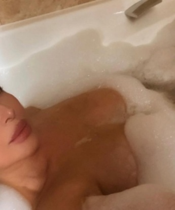 Опыт, страсть и нежность - вот что я готова предложить тебе. 💋
🔥 Разнообразие моих услуг порадует самого взыскательного мужчину. Я окунусь в твои сокровенные фантазии и помогу их осуществить. Ласки, эротический массаж, ролевые игры - ты выбираешь, а я исполню.
💖 В моей компании ты можешь расслабиться и погрузиться в мир наслаждения. Высокий уровень сервиса и дискретность обеспечены.
📸 На фото я, никакого фотошопа. Ты можешь убедиться в моей красоте и сексуальности самостоятельно.
🔝 Сразу после встречи со мной, ты останешься доволен, и это подтвердят мои отзывы.
🌇 Живу в Москве, поэтому у нас будет возможность встретиться где-нибудь в этом чудесном городе. Москва всегда полна возможностей, и я готова стать твоей проводницей в мире наслаждения и страсти.
💬 Не теряй время и свяжись со мной сейчас. Я жду, чтобы сделать наши фантазии реальностью. Ульяна